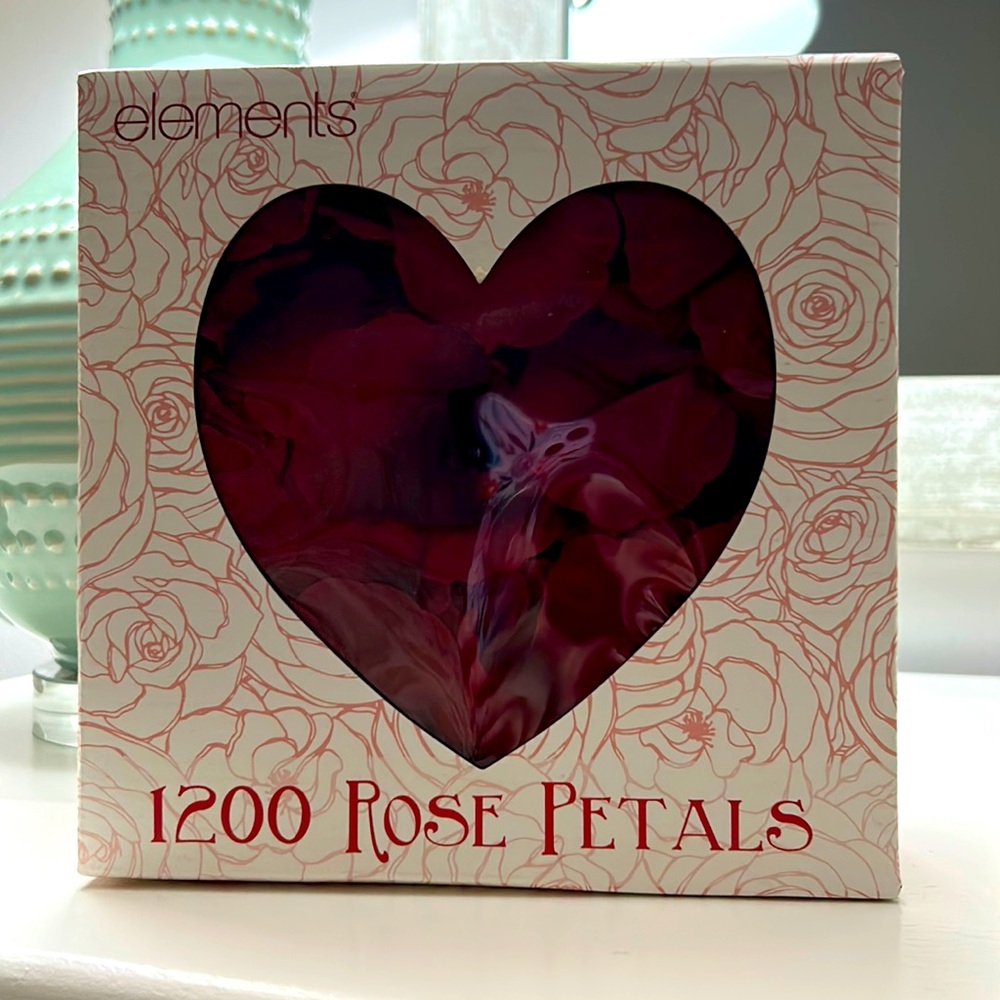 Poly silk red rose petals. Perfect for Valentine’s Day